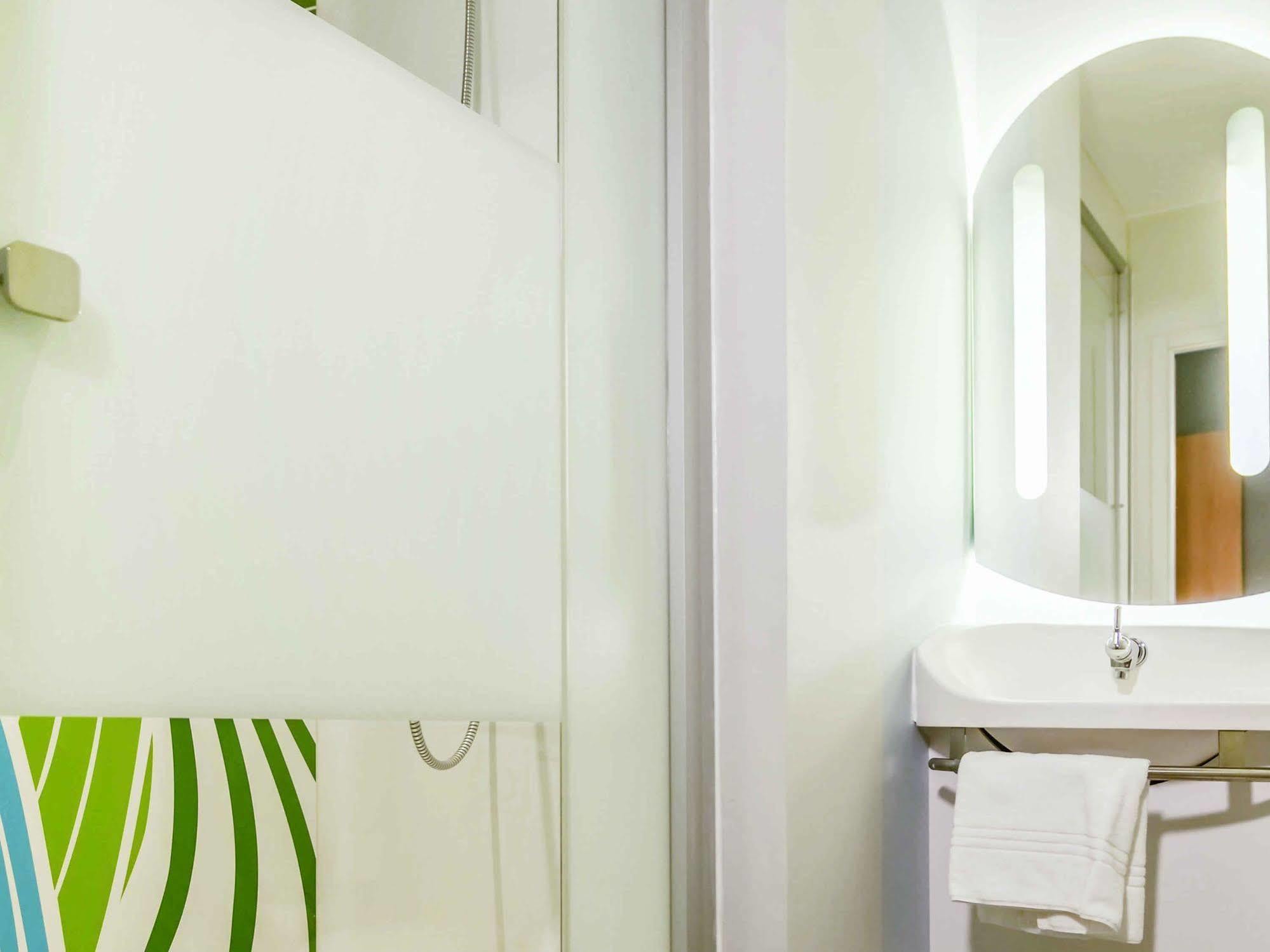 Ibis Budget Porte De Camargue 생마르탱드크로 외부 사진